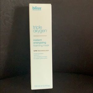 Instant energizing foaming mask